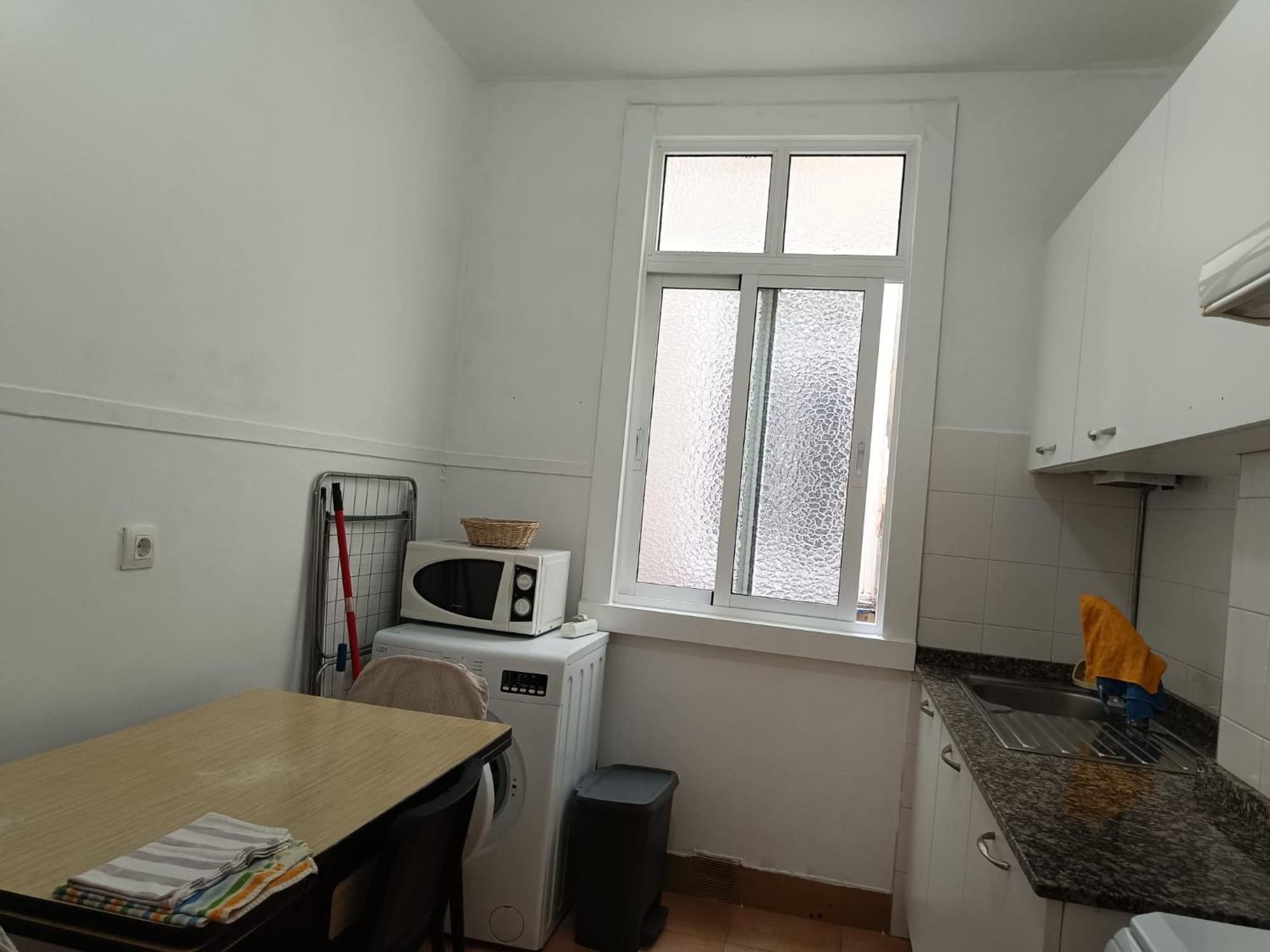 Piso Antiguo, Muebles Viejos, Muy Sencillo, Alquilado En Invierno A Estudiantes, Sin Ascensor, Cocina Antigua A Gas, Edificio Muy Antiguo Apartment A Coruna Bagian luar foto