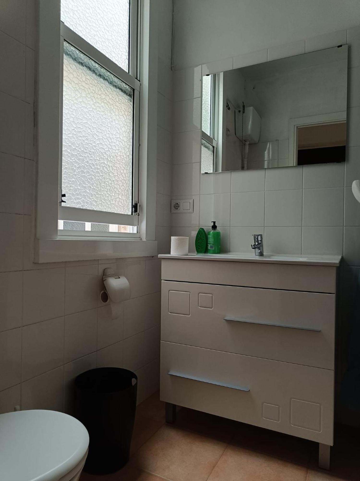 Piso Antiguo, Muebles Viejos, Muy Sencillo, Alquilado En Invierno A Estudiantes, Sin Ascensor, Cocina Antigua A Gas, Edificio Muy Antiguo Apartment A Coruna Bagian luar foto